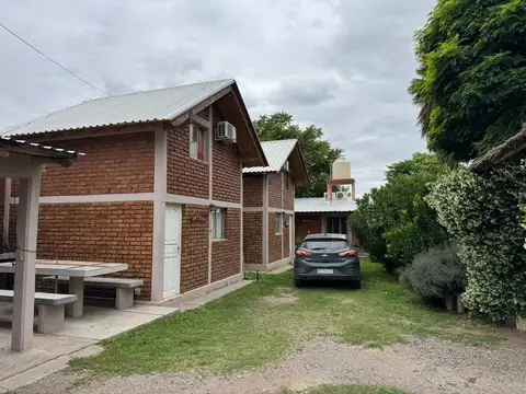Complejo de 5 viviendas + local en tupungato