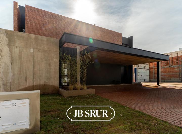 Casa · 263m² · 7 Ambientes · 2 Cocheras
