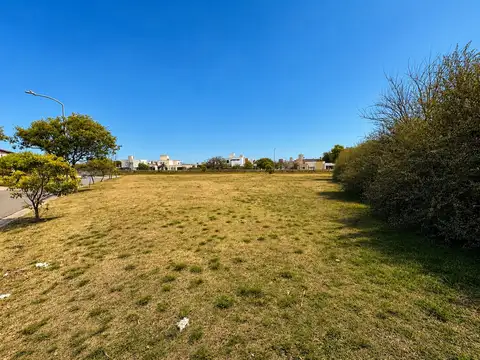 Lote unico esquina 7 soles-heredades-1400 m2
