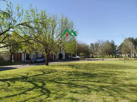 Terreno en venta en jardin claret frente espacio verde - listo para proyectar