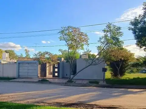 Venta casa 3 dormitorios- las varillas
