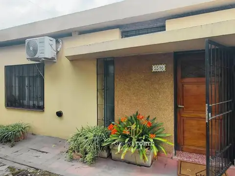 Casa venta quebradas de las rosas dos dorm + dpto
