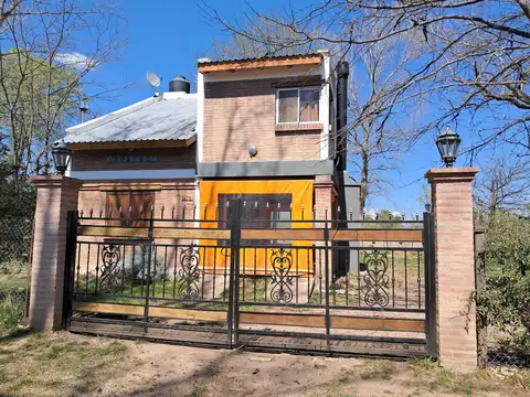 Casa con pileta y amplio parque