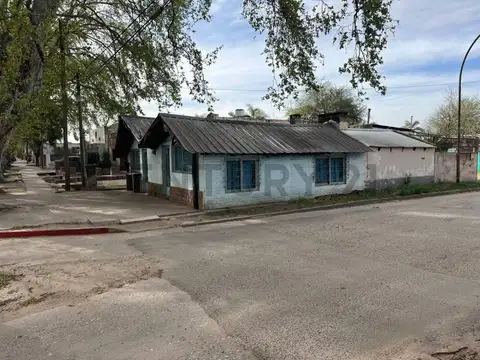 Gran oportunidad sobre av. san martin esquina 2 casas local y terreno