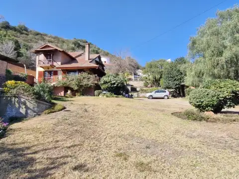 Casa 5 dormitorios, 6 baños y pileta en costa azul