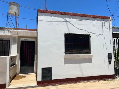 Hilarion de la quintana 2487 - casa de 2 dormitorios con patio en alquiler - rosario