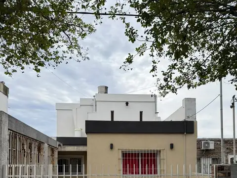 Casa en villa gobernador galvez
