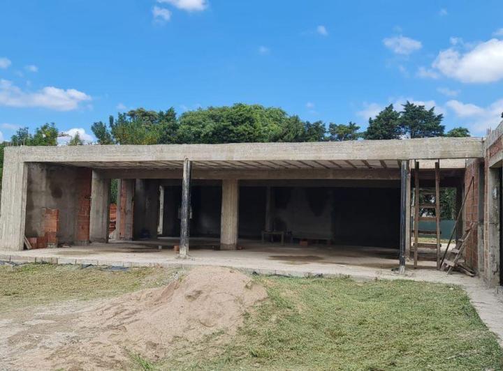 Casa · 350m² · 5 Ambientes · 2 Cocheras