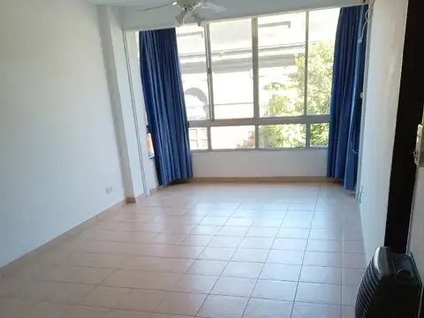 Amplio departamento, zona centro y río