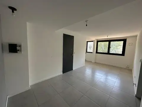 Excelente departamento en alquiler de dos dormitorios con cochera iriondo y san juan rosario