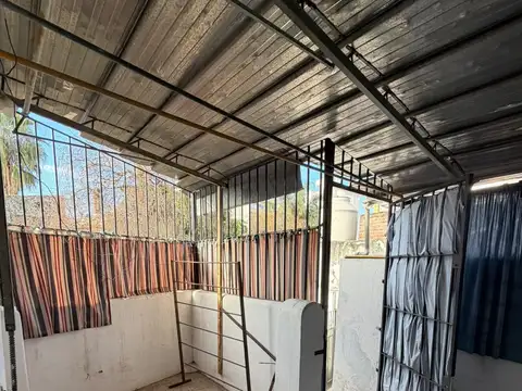 Venta lourdes casa de pasillo en planta alta · 3 dormitorios · a reciclar