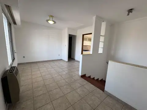Se vende excelente planta alta dos dormitorios