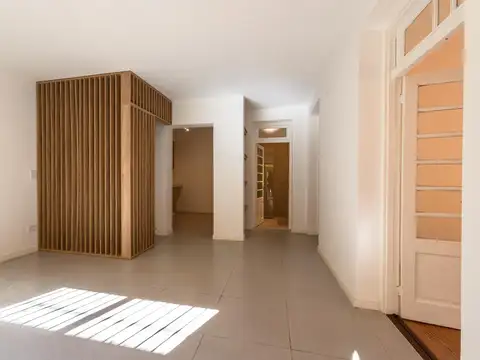 Venta casa de pasillo tres dormitorios