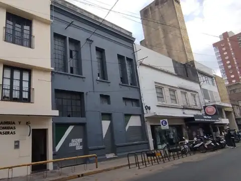 Remax alquila gran local comercial