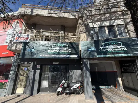 Venta casa con local y 2 viviendas a reciclar