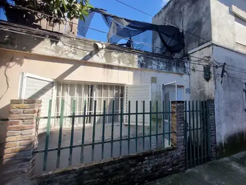 Venta casa pasillo 4 dormitorios patio v.g.galvez