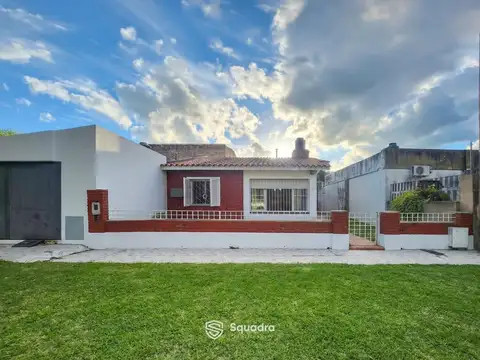 Venta - casa 2/3 domitorios, con jardin - barrio grafico, fisherton.