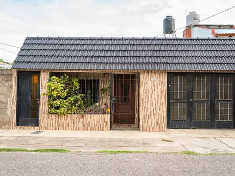 Casa en venta 1 dormitorio con cochera