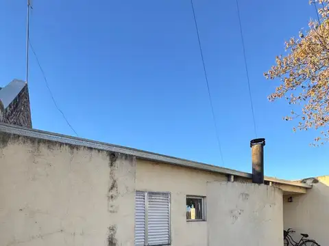 Venta casa dos dormitorios b sur este pringles 882