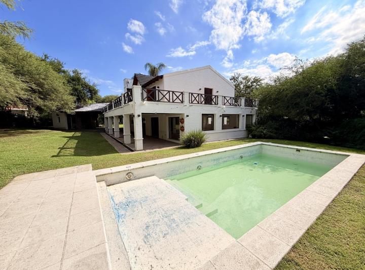 Casa · 405m² · 8 Ambientes · 2 Cocheras
