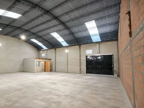 Venta de galpon en  barrio parque field