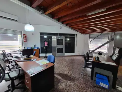 Oficina-consultorio-depósito en venta