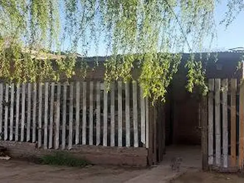 Venta terreno con vivienda a reciclar, alvarez