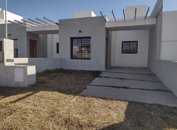 Casa · 75m² · 6 Ambientes · 1 Cochera