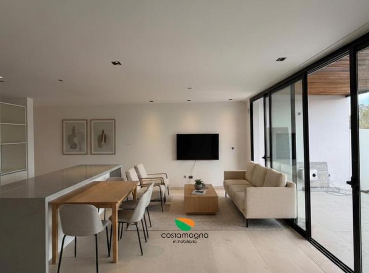Casa · 139m² · 3 Ambientes · 2 Cocheras