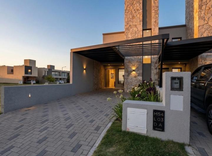 Casa · 106m² · 4 Ambientes · 1 Cochera