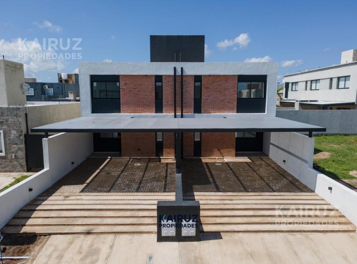 Casa · 180m² · 3 Ambientes · 2 Cocheras