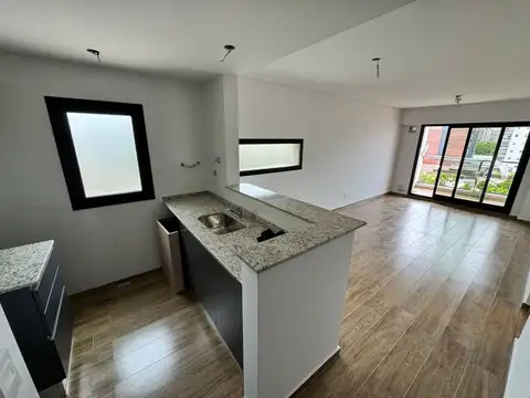 Monoambiente venta en abasto balcón frente calidad