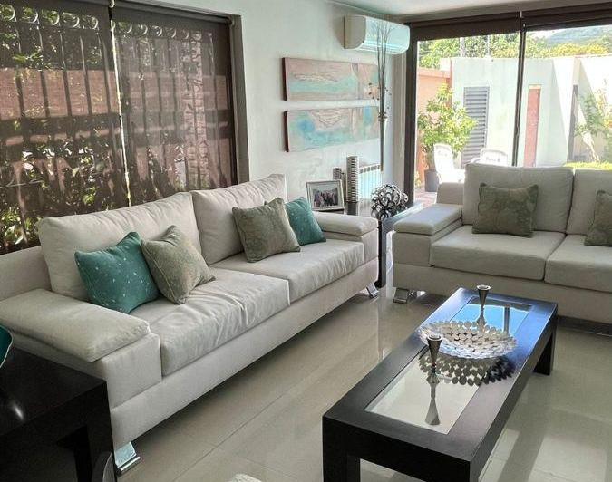 Casa · 300m² · 4 Ambientes · 2 Cocheras