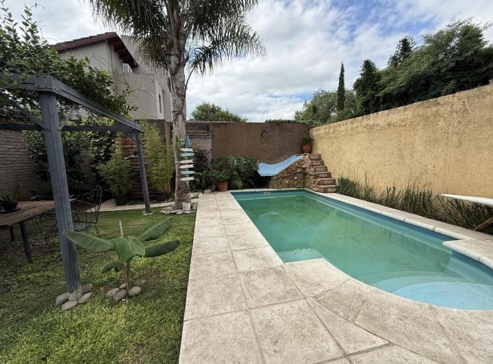 Casa · 118m² · 6 Ambientes · 3 Cocheras