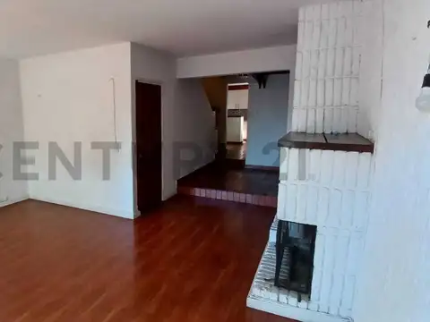Departamento de 2 dormitorios + comodín con patio y terraza – pichincha