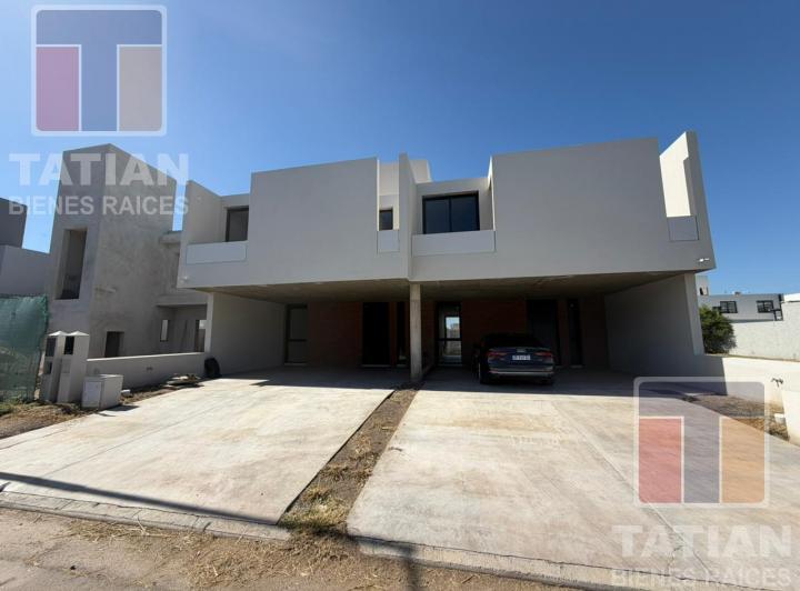 Casa · 223m² · 5 Ambientes · 4 Cocheras