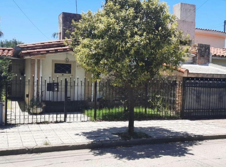 Casa · 294m² · 3 Dormitorios · 1 Cochera