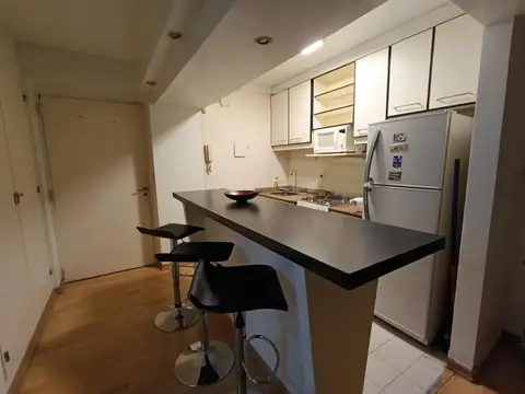 Azcuenaga y juncal, studio al frente con balcon 40m2 laundry
