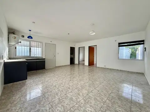 Excelente 3 ambientes en primer piso, sin expensas.