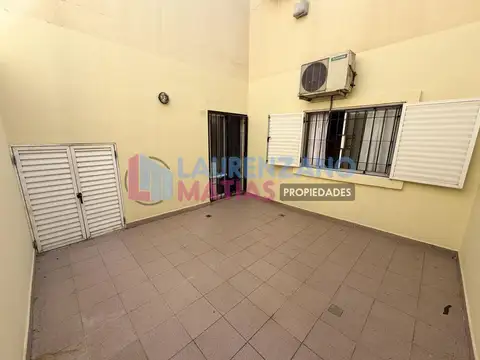 Alquiler ph 3 ambientes con patio en villa gral. mitre