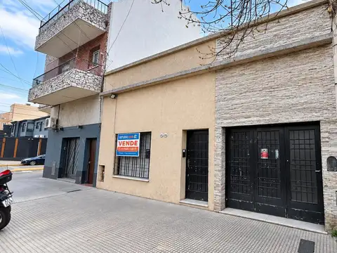 Venta casa 5 ambientes lote 242 m2 | a refaccionar | patio y terraza