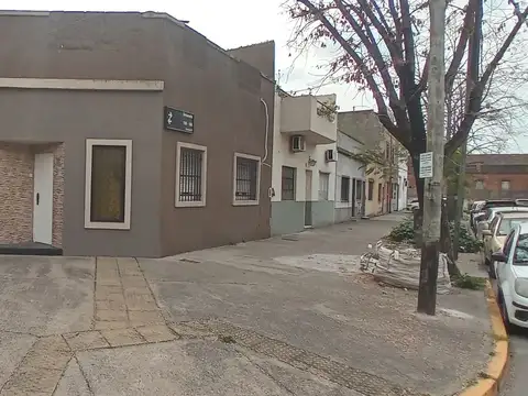 Venta casa 3 ambientes liniers patio terraza
