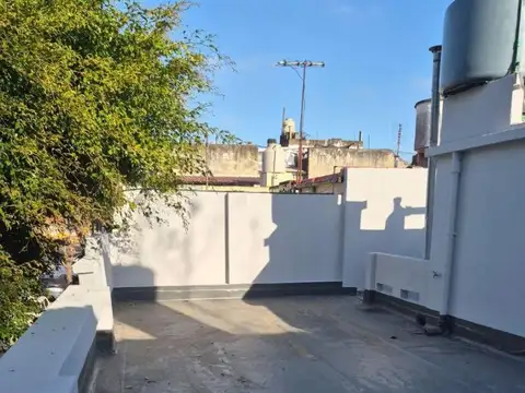 Casa en lote propio de 3 ambientes en villa del parque
