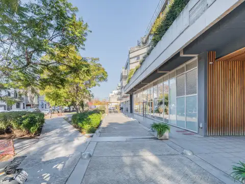 Doho local en pb con cochera. planta libre al frente, con ventana piso a techo. salida a 4 vien...