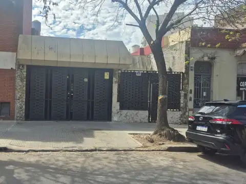 Venta lote doble frente en floresta