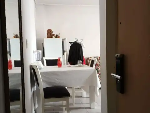 Extraordinaria oportunidad de 2 amb. con balcon - v. abierta