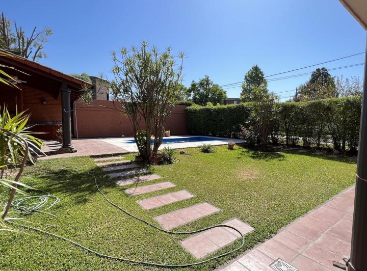 Casa · 290m² · 9 Ambientes · 2 Cocheras
