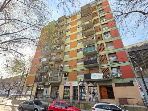 2 ambientes al frente, con balcon, a pasos de av. patricios