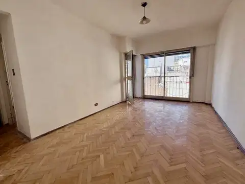 2 ambientes. luminoso con balcón y lavadero - piso 7 vista abierta - a pasos de av. corrientes...