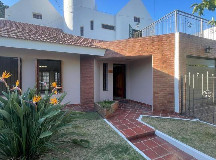 Casa · 190m² · 6 Ambientes · 1 Cochera